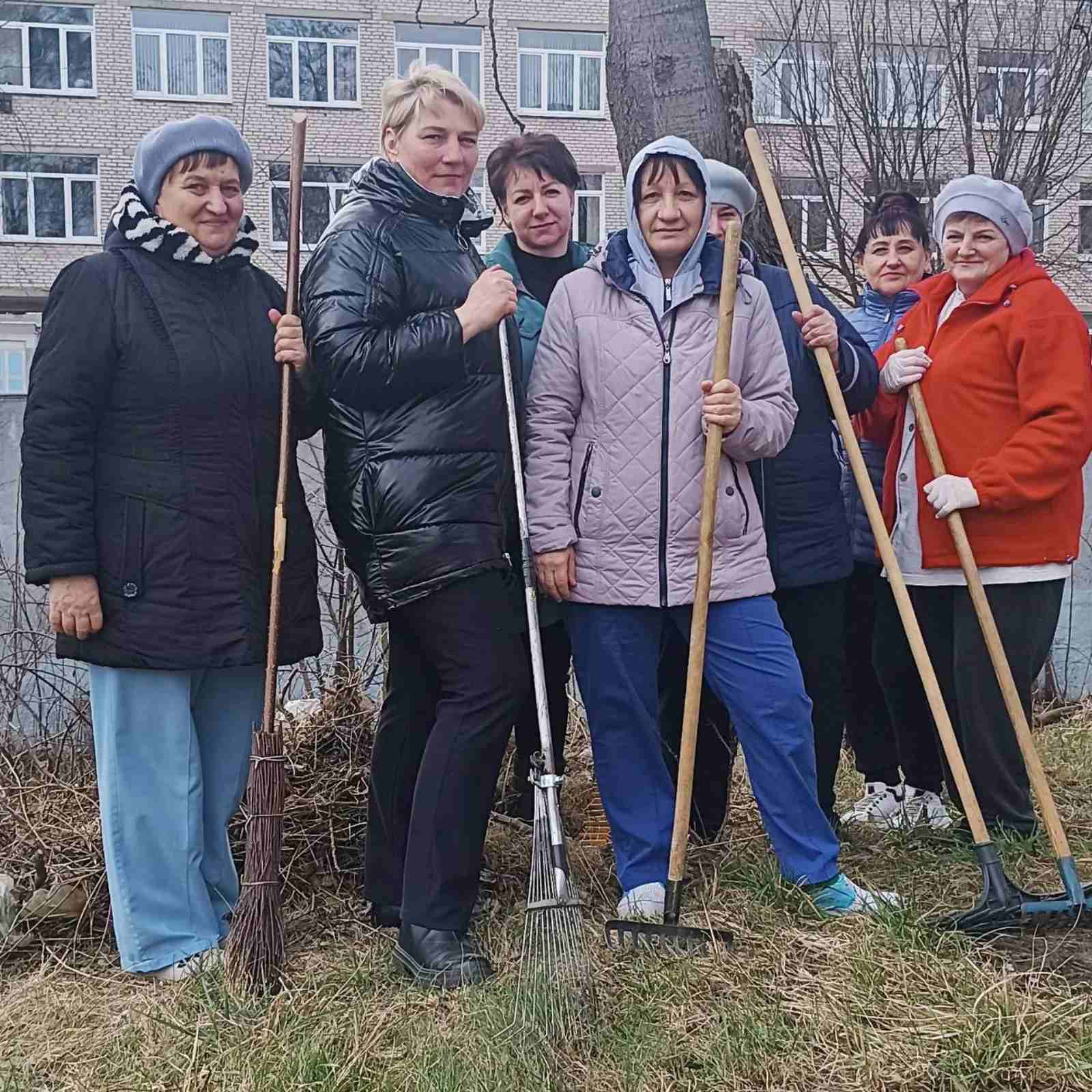 Даже ёжик пришёл на помощь членам 